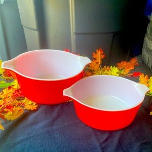 Selling my vintage Pyrex dishes